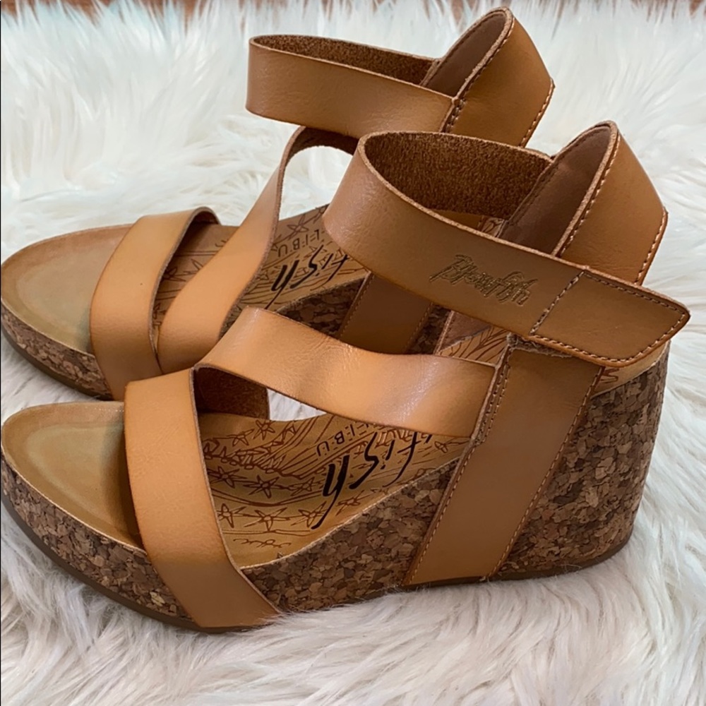 Blowfish tan wedges